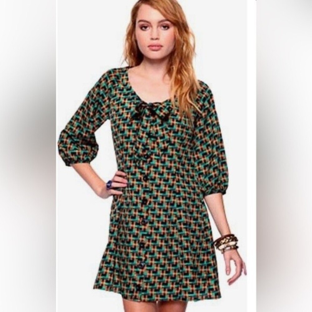 Boutique Forever 21 green and tan geo print retro button down dress size medium